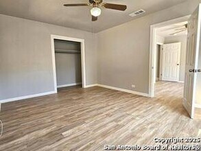 3214 W Travis St in San Antonio, TX - Building Photo - Building Photo
