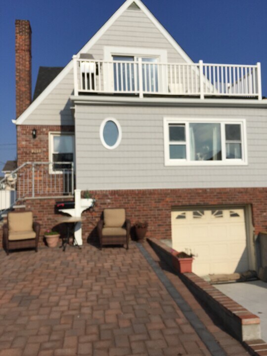 245 E Broadway, Unit Apt 3 in Long Beach, NY - Building Photo