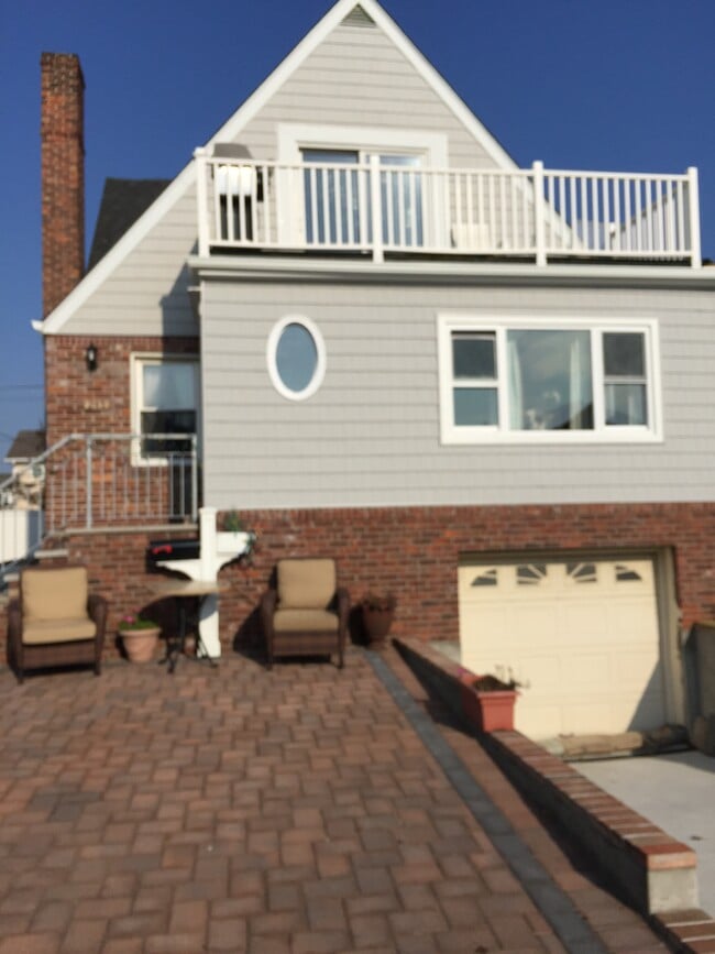 245 E Broadway, Unit Apt 3