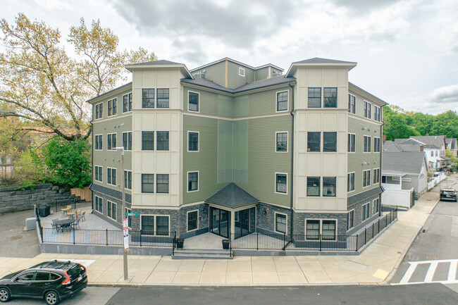 The Residences at Village Crossing in Roslindale, MA - Foto de edificio - Building Photo