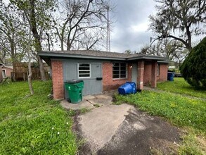 609 W 6th St in Sweeny, TX - Building Photo - Building Photo