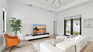 306 E Clay Ave in Brandon, FL - Building Photo - Building Photo