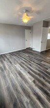 5944 Engel Ave in Cleveland, OH - Foto de edificio - Building Photo