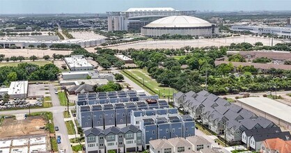 2105 Engelmohr St in Houston, TX - Building Photo - Building Photo