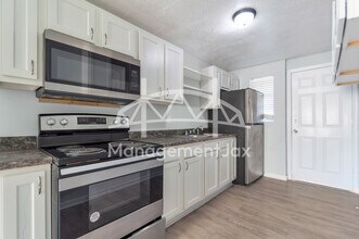 4452 Bedivere Rd in Jacksonville, FL - Building Photo - Building Photo