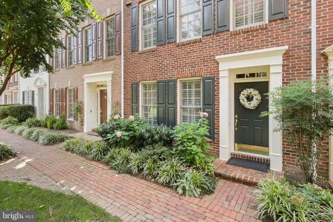 property at 1223 Roundhouse Ln