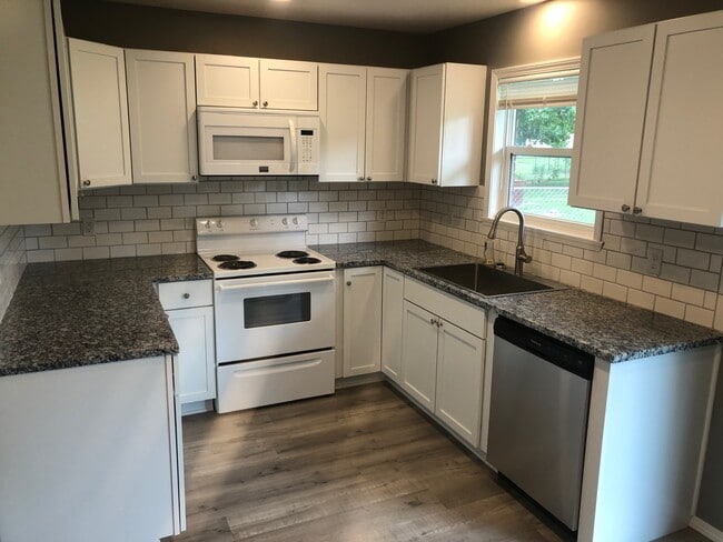 property at 1408 W Pine St