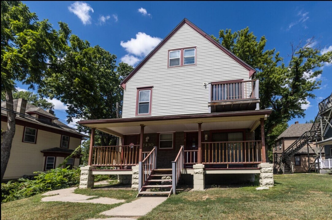2430 R St in Lincoln, NE - Building Photo