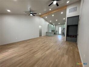 318 Warehouse Rd in Victoria, TX - Building Photo - Building Photo