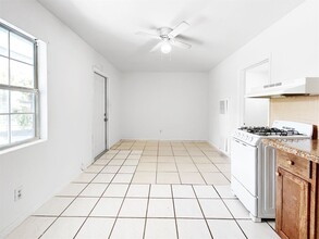 10464 106th Ave N in Largo, FL - Building Photo - Building Photo