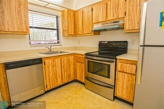 8506 NW 35th Ct-Unit -8506 in Coral Springs, FL - Building Photo - Building Photo