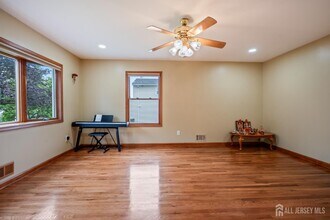 16 London Dr in East Brunswick, NJ - Building Photo - Building Photo