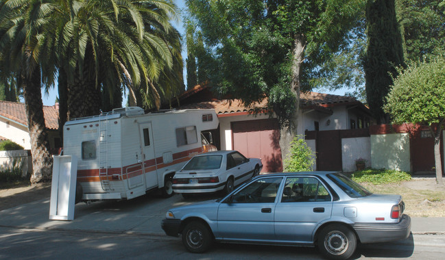 384 Nature Dr in San Jose, CA - Foto de edificio - Building Photo