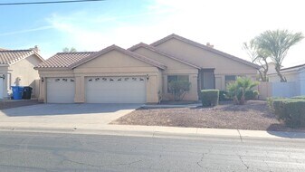 915 E Hearn Rd in Phoenix, AZ - Building Photo