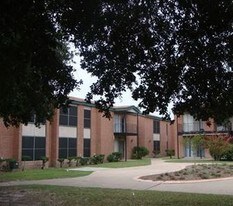 Sonoma Terrace Apartments in Bryan, TX - Building Photo