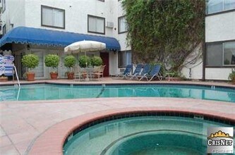 18530 Hatteras St, Unit #310 in Los Angeles, CA - Building Photo - Building Photo