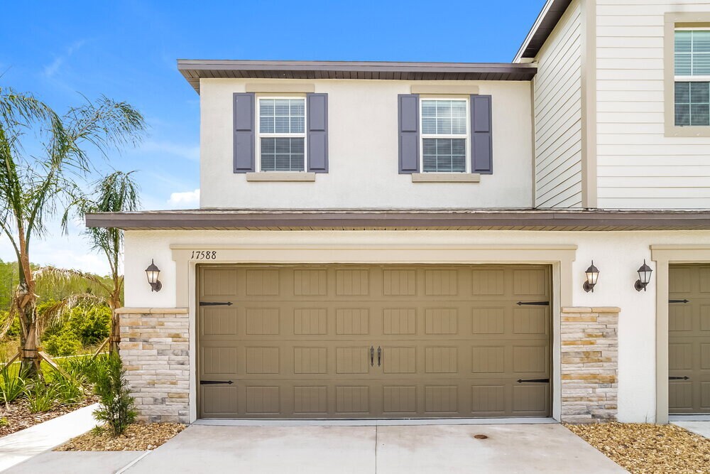 17588 Radiant Shine Wy in Lutz, FL - Foto de edificio