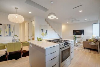1114 Mariposa Dr in Austin, TX - Building Photo - Building Photo