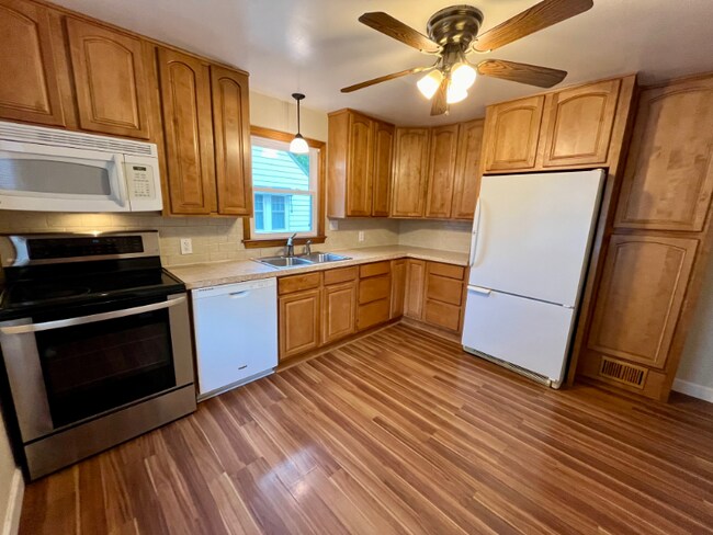 935 Colfax Ave in Grand Haven, MI - Building Photo - Building Photo