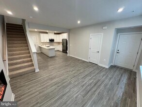 1307 Styron St in Manassas Park, VA - Foto de edificio - Building Photo