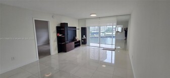 3030 Marcos Dr in Aventura, FL - Building Photo