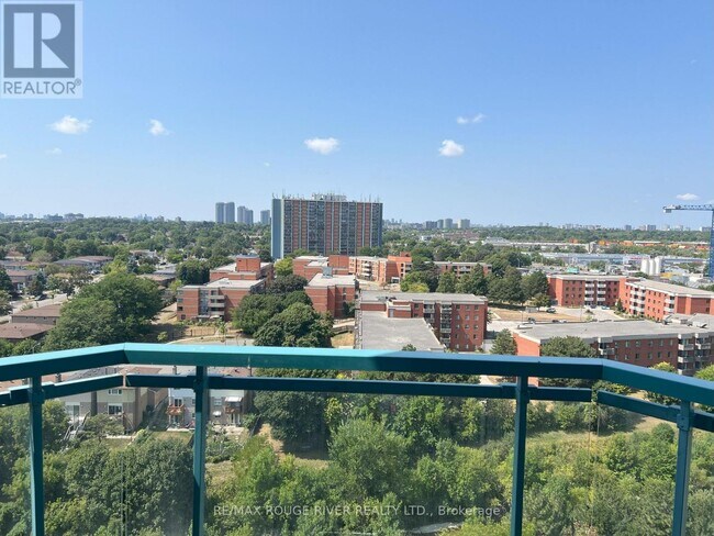 1511 Sheppard Ave E in Toronto, ON - Building Photo - Building Photo