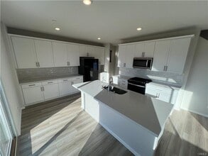 19557 Hanging Rock Rd in Lake Elsinore, CA - Building Photo - Building Photo