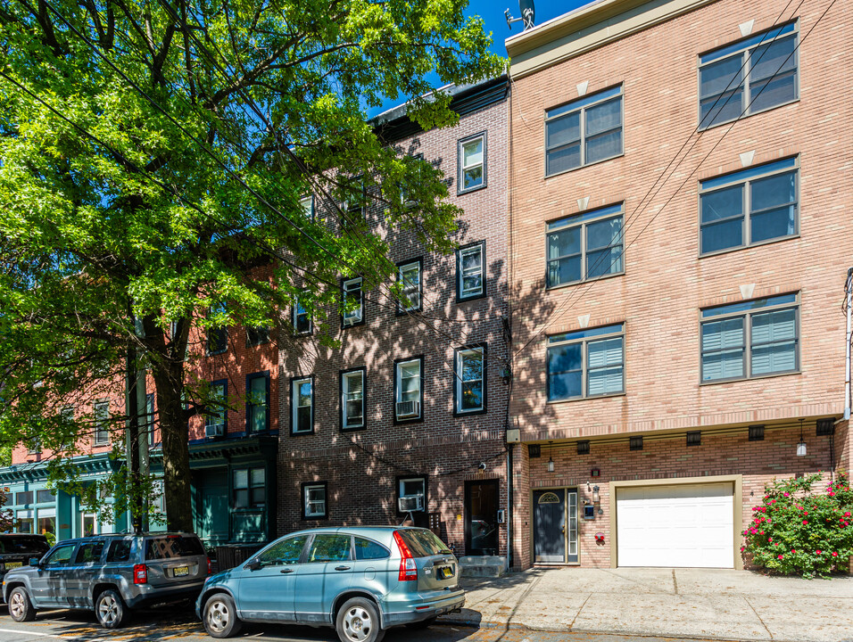 104 Jefferson St in Hoboken, NJ - Building Photo