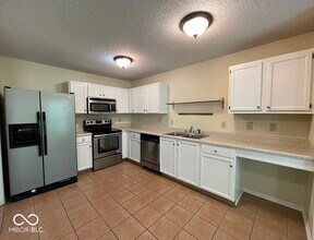 6909 Earlswood Dr in Indianapolis, IN - Building Photo - Building Photo