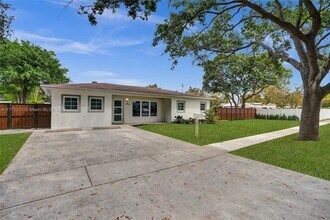 2125 Alamanda Dr in North Miami, FL - Building Photo - Building Photo