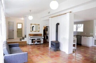 445 Twin Oaks Trail in Dripping Springs, TX - Building Photo - Building Photo