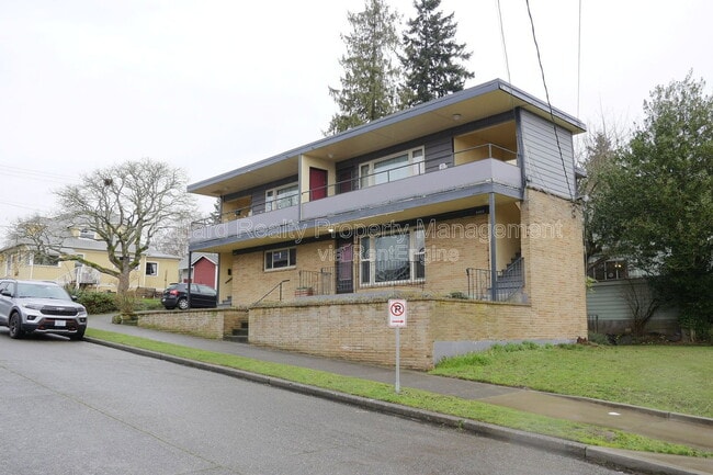 6402 11th Ave NW in Seattle, WA - Building Photo - Building Photo