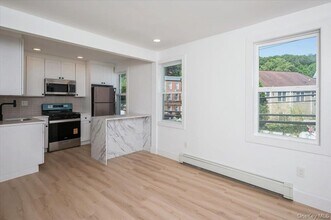 192 Grand St in Croton-on-Hudson, NY - Building Photo - Building Photo