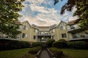 Pacific Carlton in Surrey, BC - Building Photo