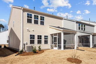 1105 Rosefinch Dr in Durham, NC - Foto de edificio - Building Photo