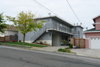 360 San Felipe Ave in San Bruno, CA - Foto de edificio - Building Photo