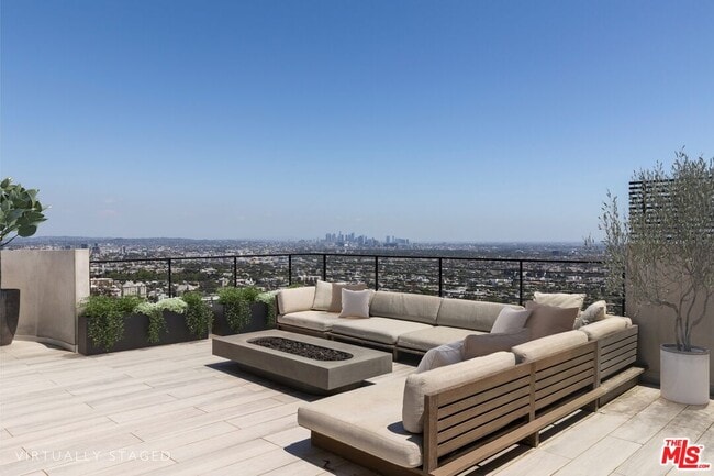 8650 Hollywood Blvd in Los Angeles, CA - Building Photo - Building Photo