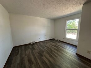 8531 Kellydale St NW in Massillon, OH - Foto de edificio - Building Photo