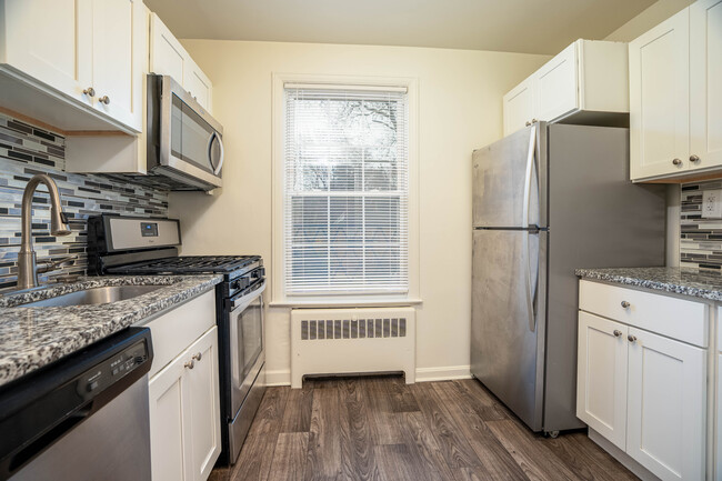 Short Hills Village Apartment Homes in Short Hills, NJ - Building Photo - Interior Photo