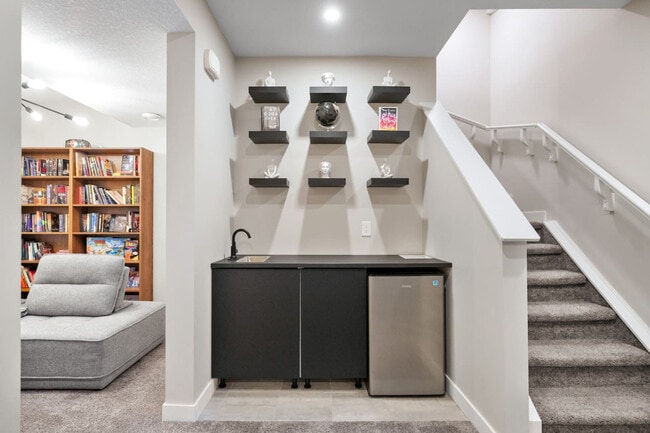 144 Wolf Holw Cres S E in Calgary, AB - Building Photo - Building Photo