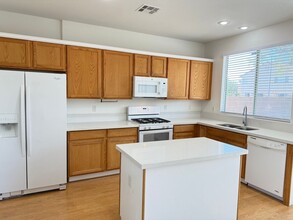 10007 Capistrello Ave in Las Vegas, NV - Building Photo - Building Photo
