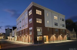 122 Greenwich Ave, Unit 204 in Goshen, NY - Building Photo