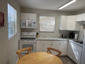 2640 NE Indian River Dr in Jensen Beach, FL - Building Photo - Building Photo