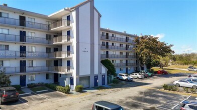 8740 N Sherman Cir in Miramar, FL - Building Photo - Building Photo