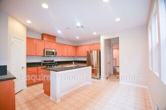 3132 Lisbon Ln in Oxnard, CA - Building Photo - Building Photo