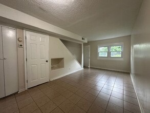 1929 Vantage Point Pl, Unit 1929-J in Greensboro, NC - Foto de edificio - Building Photo