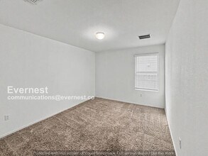 3817 Fort Collins Way in Austin, TX - Building Photo - Building Photo