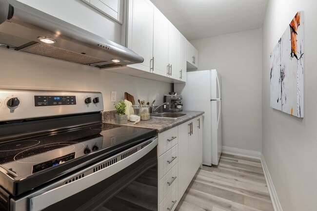 240 Southwood Dr in Cambridge, ON - Building Photo - Building Photo