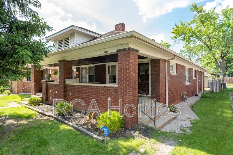 4908 E 10th St in Indianapolis, IN - Building Photo