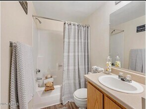 5750 N 59th Ave, Unit 1B in Glendale, AZ - Building Photo - Building Photo